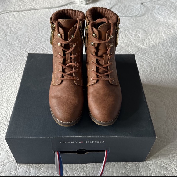 6.5 women size booties - Picture 2 of 3